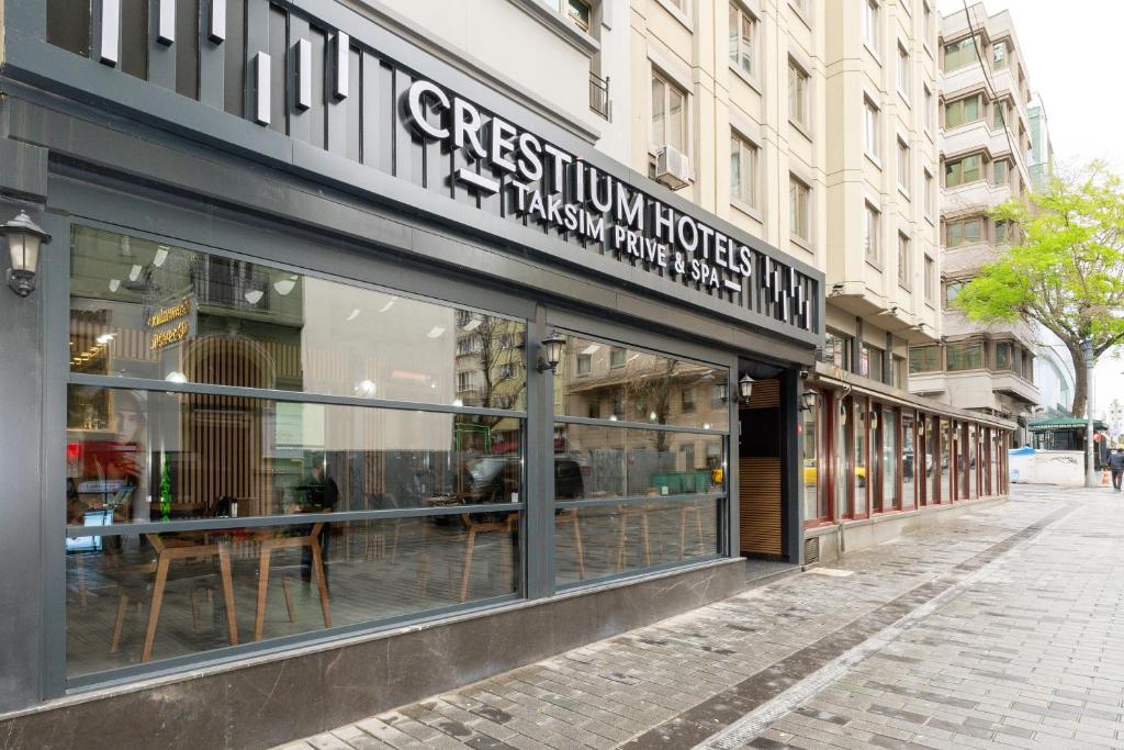 crestium hotel prave