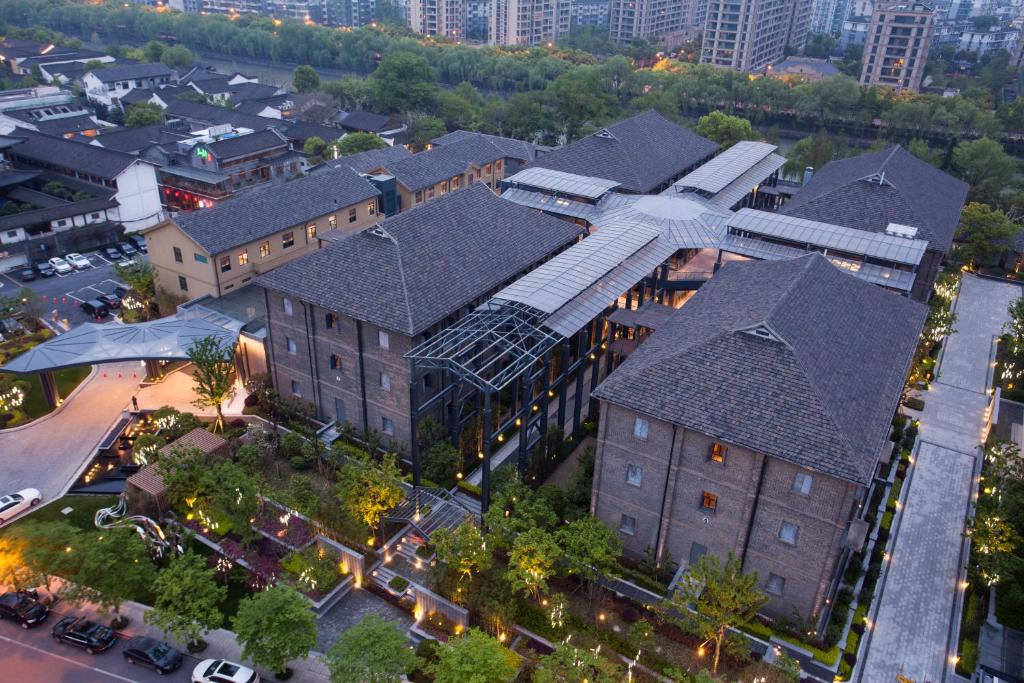 Dragon Hotel