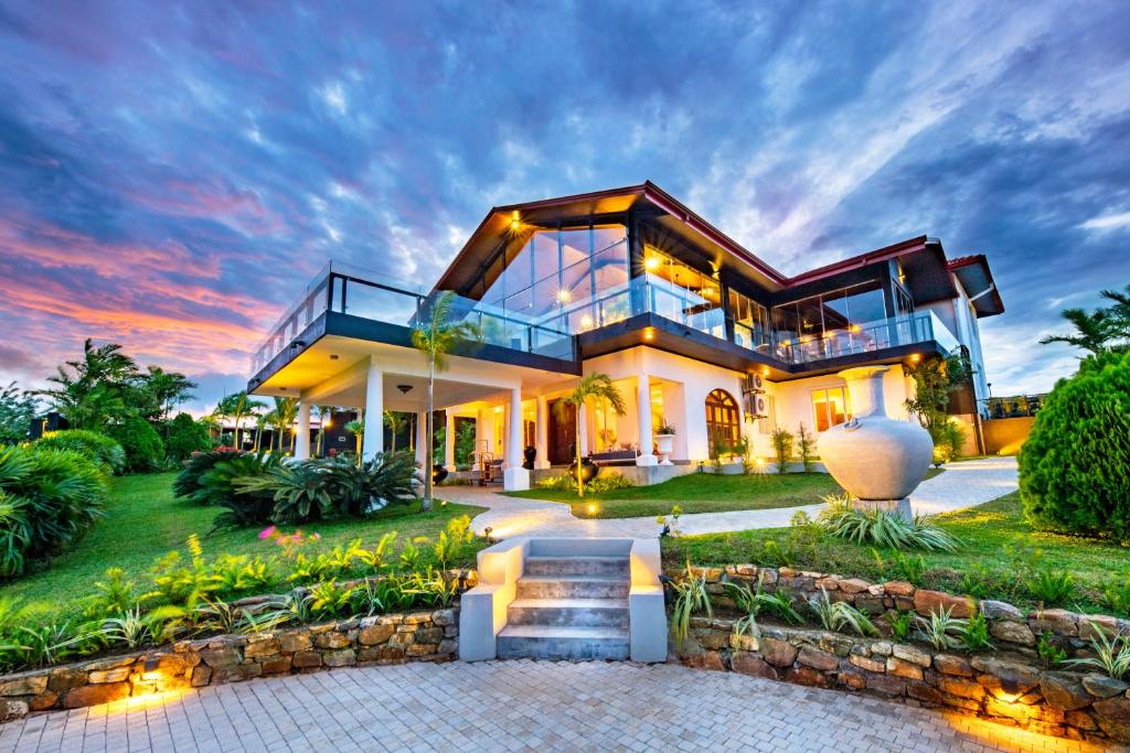 Fox Kandy by Fox Resorts Hotel