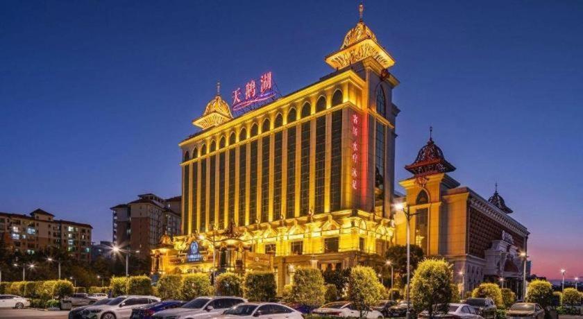 Swan Lake Recreation Hotel Foshan